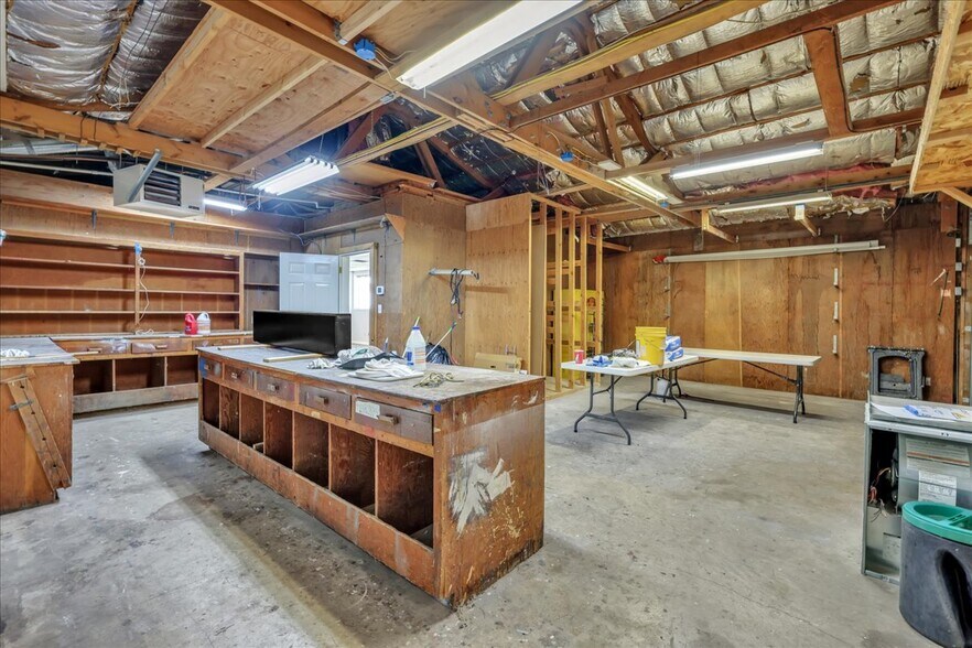More Photos Of 3701 W G St, Bremerton Service For Sale