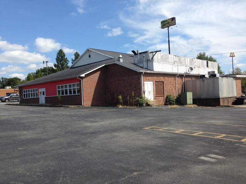 More Photos Of 351 Whitney Rd, Spartanburg Restaurant For Lease