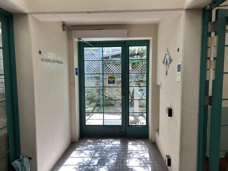More Photos Of 1934 Park Blvd, Oakland Office For Lease
