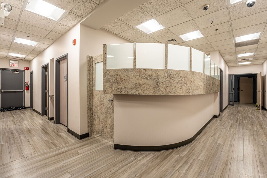 More Photos Of 4650 Southwest Hwy, Oak Lawn Medical For Sale