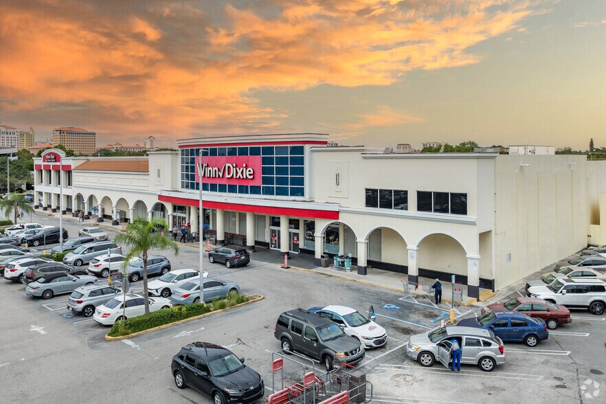 Primary Photo Of 3275 Coral Way, Coral Gables Supermarket For Lease