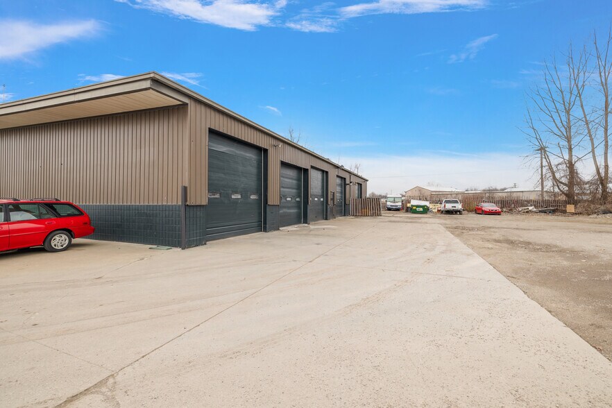 More Photos Of 500 E Huron Blvd, Marysville Auto Repair For Sale