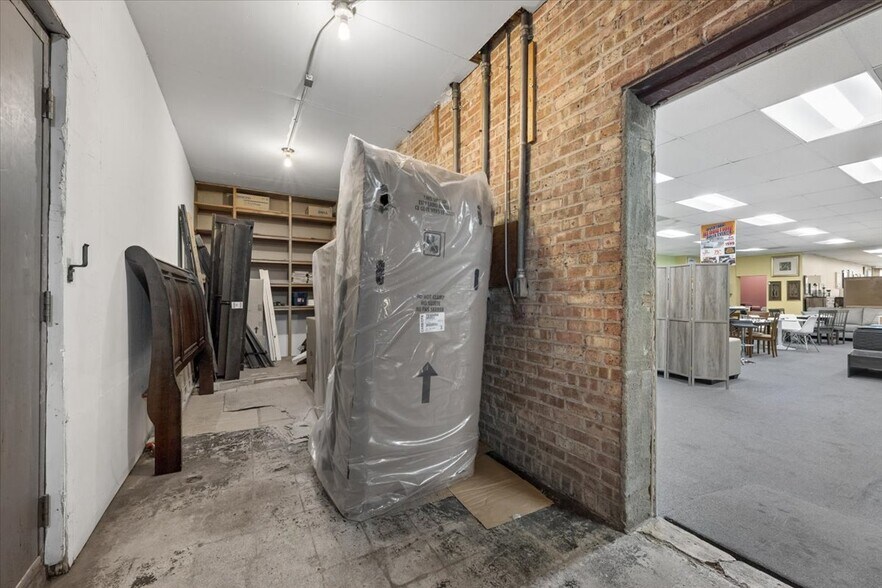 More Photos Of 7045 W North Ave, Oak Park Storefront For Sale