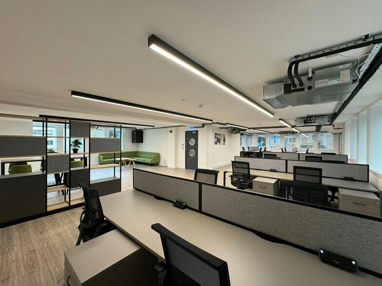 More Photos Of 16 St Clare St, London Office For Lease