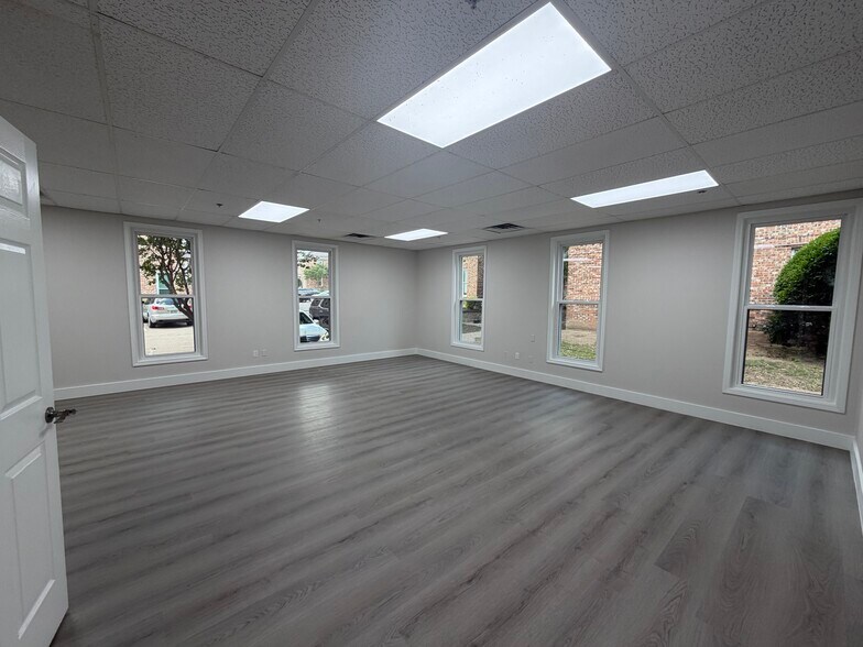 More Photos Of 17768 Preston Rd, Dallas Office For Lease