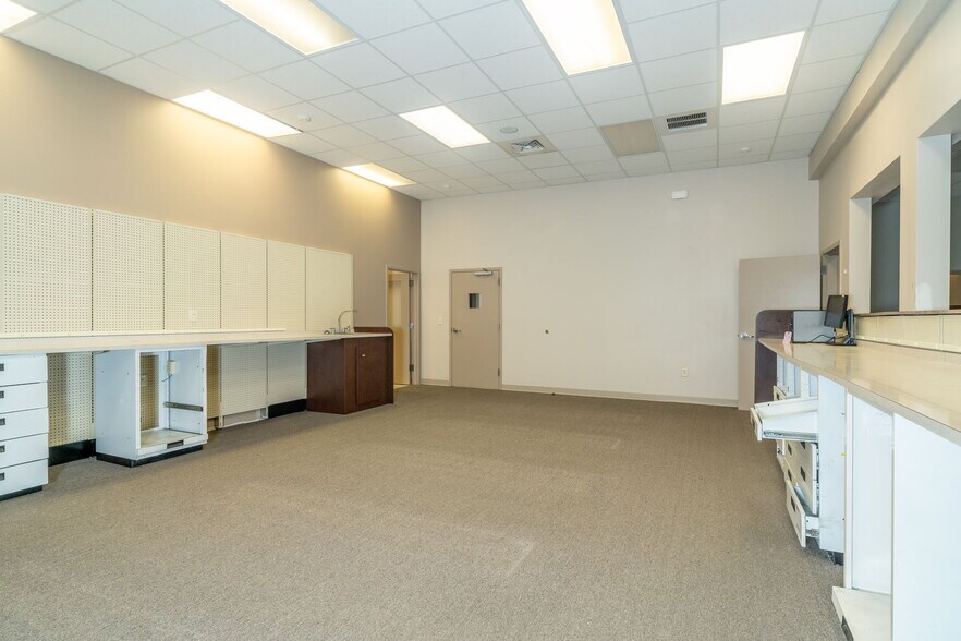 More Photos Of 16 Gosnell, Staunton Medical For Sale