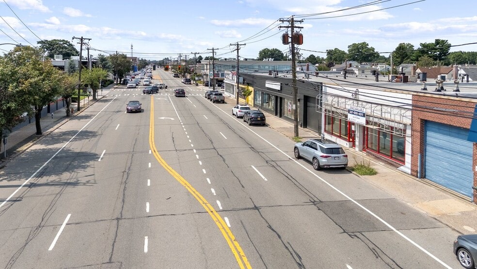 More Photos Of 220 E Jericho Tpke, Mineola Storefront For Lease