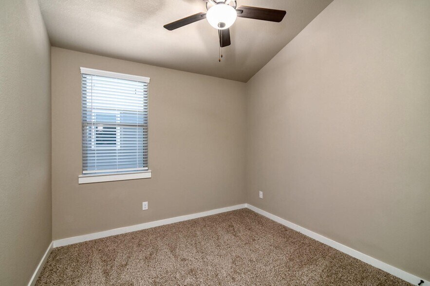 More Photos Of 640 Fallow Dr, Venus Multifamily For Sale