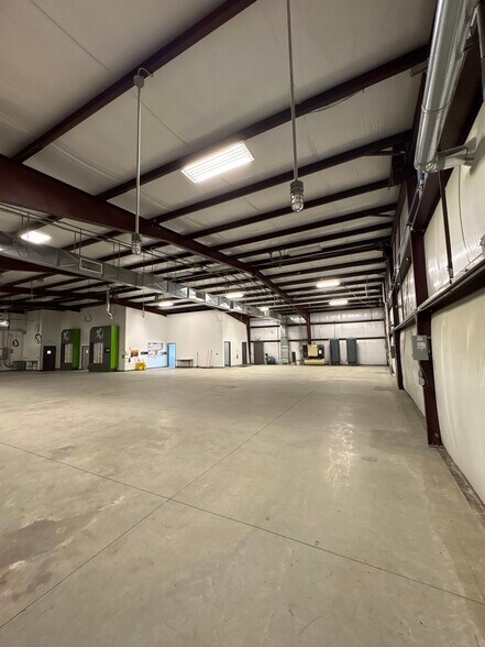 More Photos Of 66850 Executive Dr, Saint Clairsville Warehouse For Lease