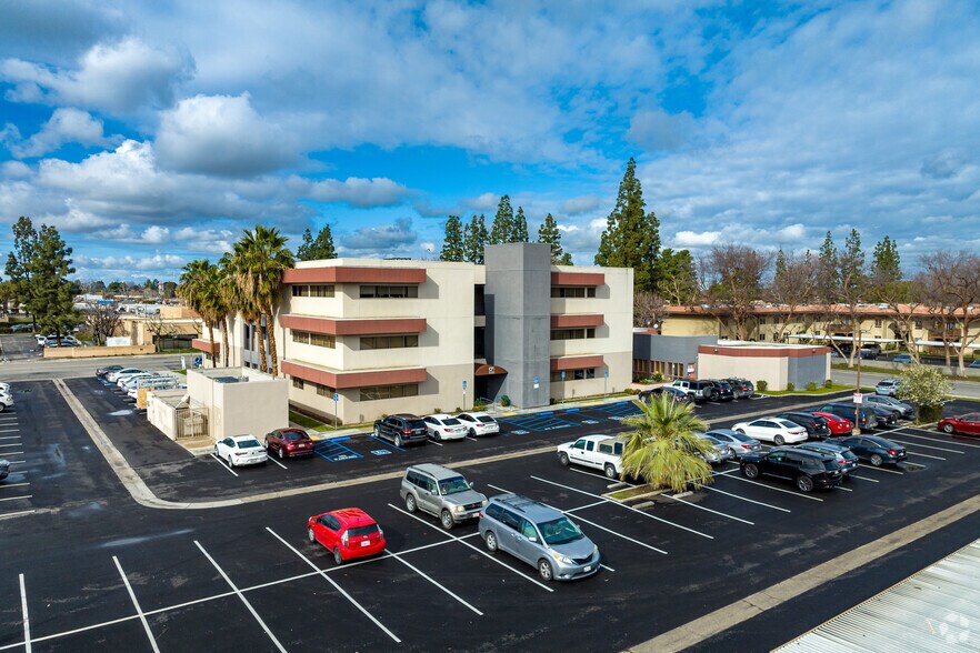 Primary Photo Of 3550 Q St, Bakersfield Medical For Lease