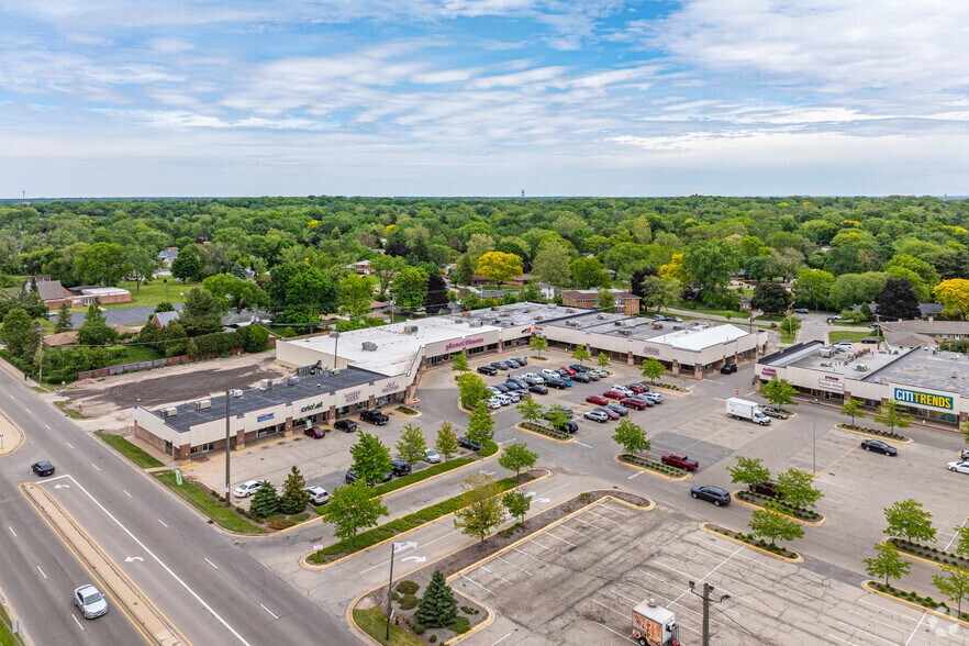 More Photos Of 2500 S Alpine Rd, Rockford Unknown For Lease