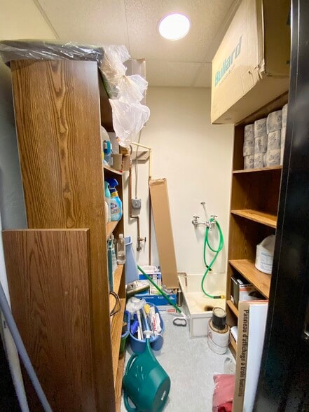 More Photos Of 1575 E McAndrews Rd, Medford Office For Lease