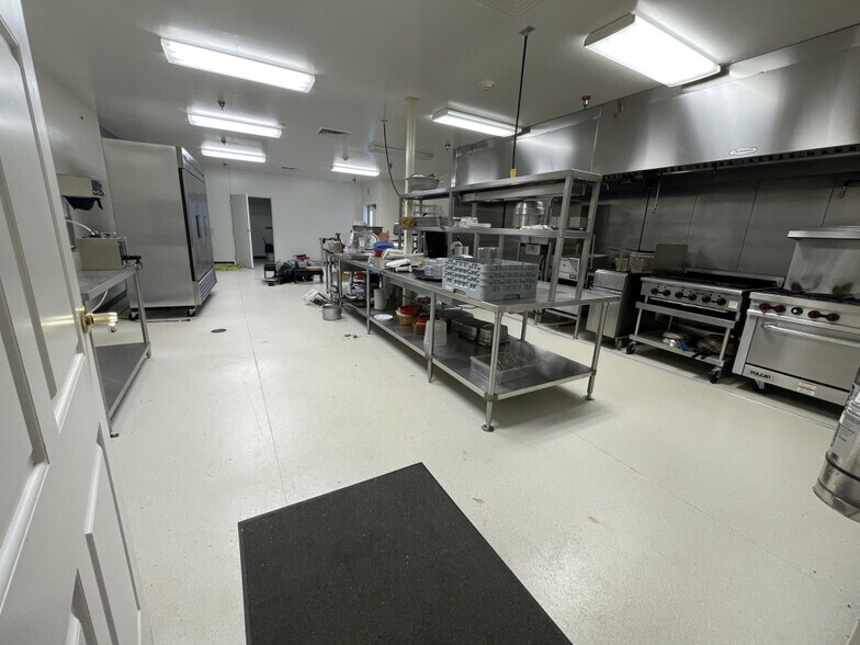More Photos Of 1069 Klotz Rd, Bowling Green Medical For Sale