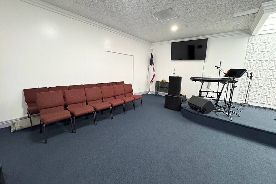 More Photos Of 8227 Van Nuys Blvd, Panorama City Storefront Retail Office For Lease