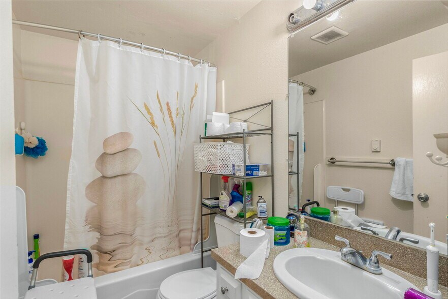 More Photos Of 100 Gatch St, Woodburn Apartments For Sale