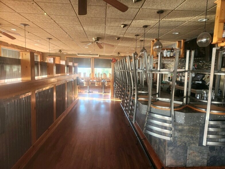 More Photos Of 8390 Seneca Tpke, New Hartford Restaurant For Sale