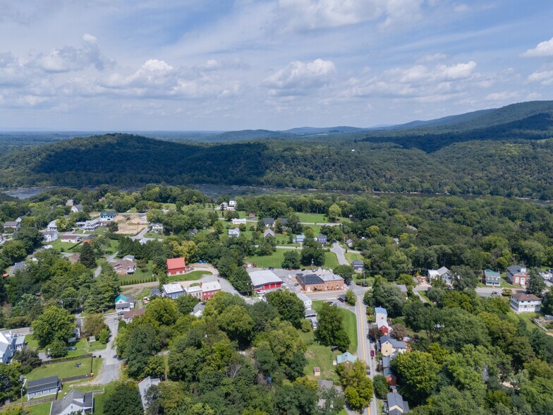 More Photos Of 1053 Washington St, Harpers Ferry Hospitality For Sale