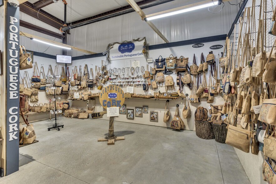 More Photos Of 2120 Old Highway 431 S, Greenbrier Freestanding For Sale