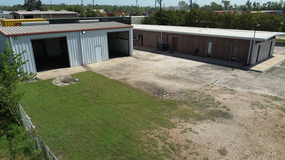 More Photos Of 3419 Trailmobile Dr, Houston Office For Sale