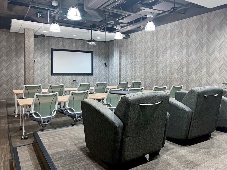 More Photos Of 122 W Pine St, Orlando Coworking Space