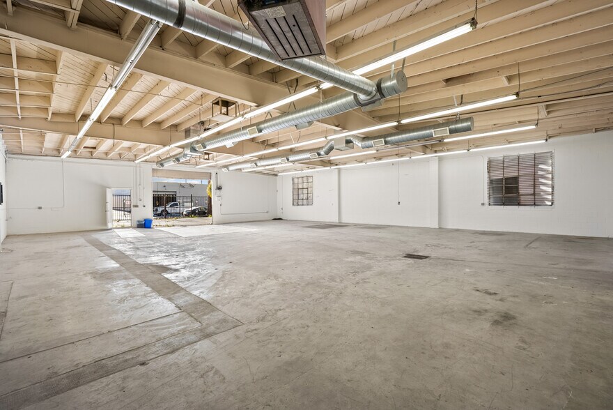 More Photos Of 7225 Fulton Ave, North Hollywood Warehouse For Sale