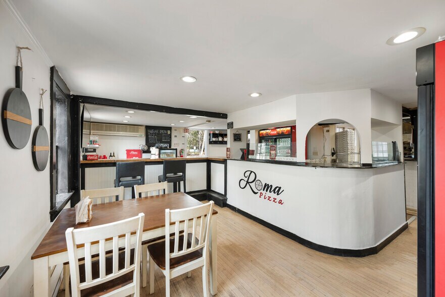 More Photos Of 3-5 Union St, Kennebunkport Storefront Retail Office For Sale