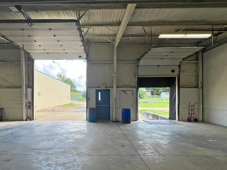 More Photos Of 4300 W Ridge Rd, Erie Manufacturing For Sale