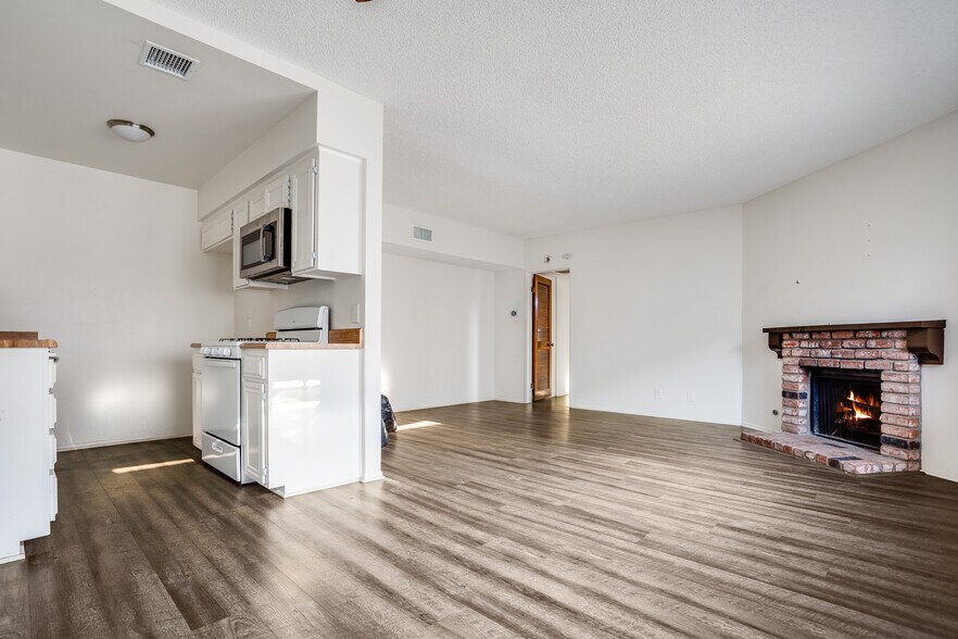 More Photos Of 5358 Circle Dr, Sherman Oaks Apartments For Sale