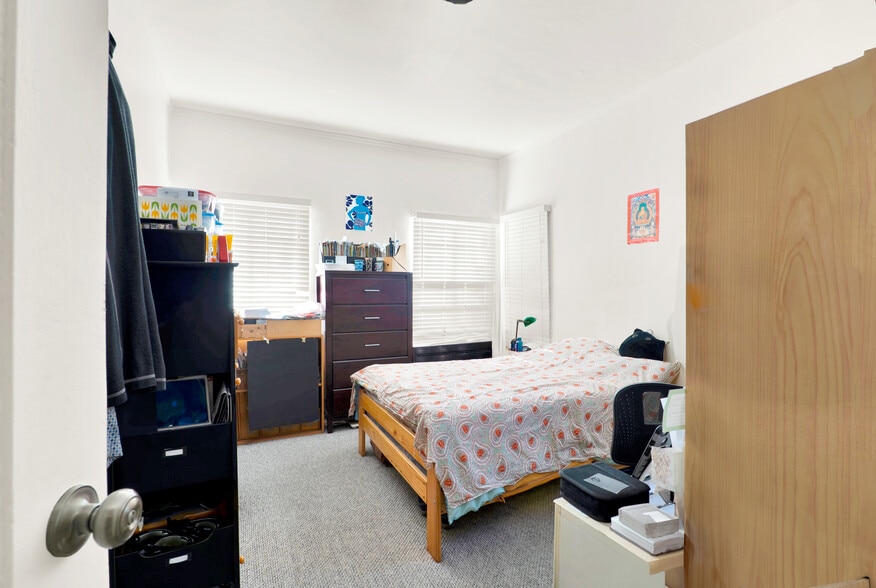 More Photos Of 811 N Citrus Ave, Los Angeles Multifamily For Sale