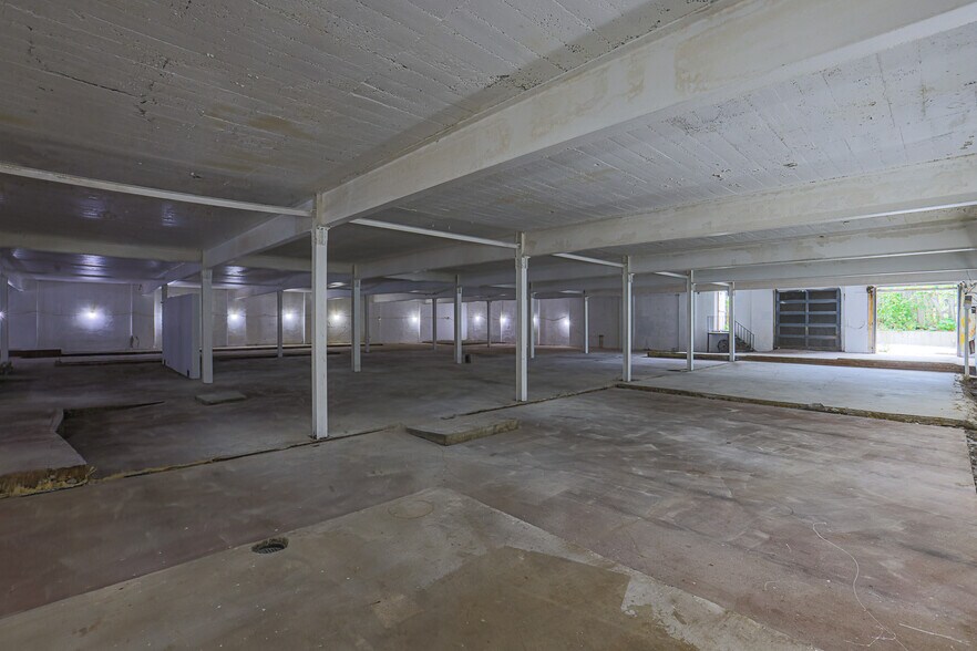 More Photos Of 6809 Belair Rd, Baltimore Freestanding For Lease