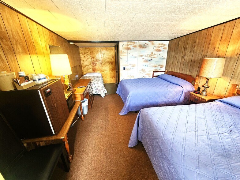 More Photos Of 24 Harris Point Rd, Eastport Hotel For Sale