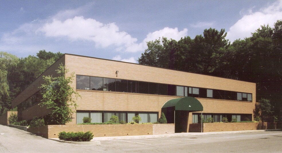 Primary Photo Of 1 Byram Brook Pl, Armonk Medical For Lease