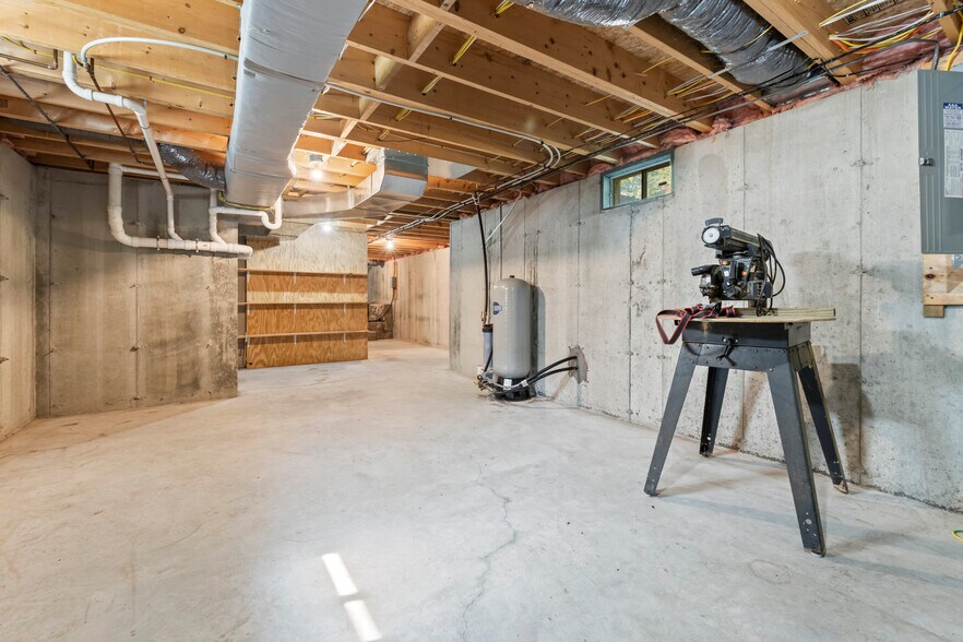 More Photos Of 41 Hobbs Rd, West Newfield Specialty For Sale