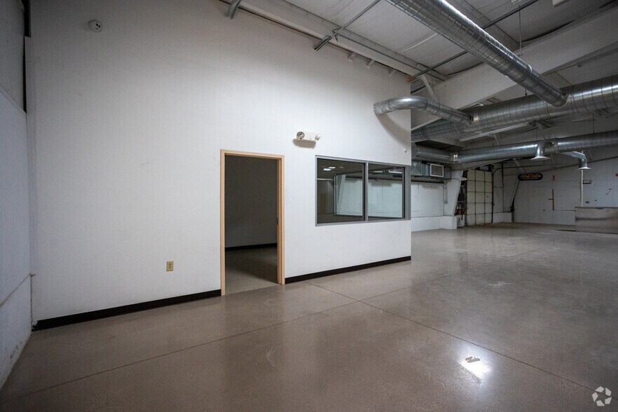 More Photos Of 113 Gold Ave, Grants Light Manufacturing For Sale