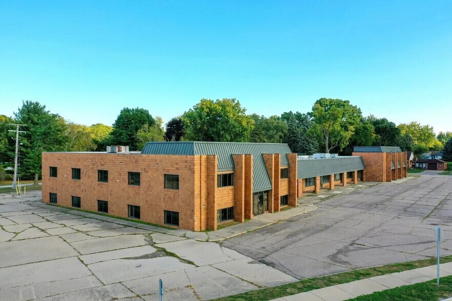 More Photos Of 38116-38160 S Gratiot Ave, Clinton Township Freestanding For Sale