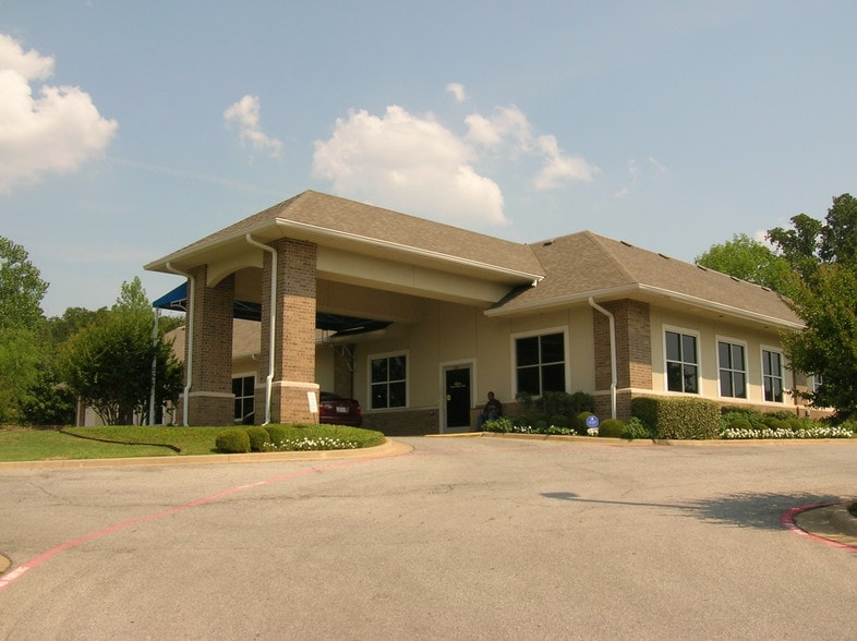 Primary Photo Of 1220 Reba McEntire Ln, Denison Medical For Sale