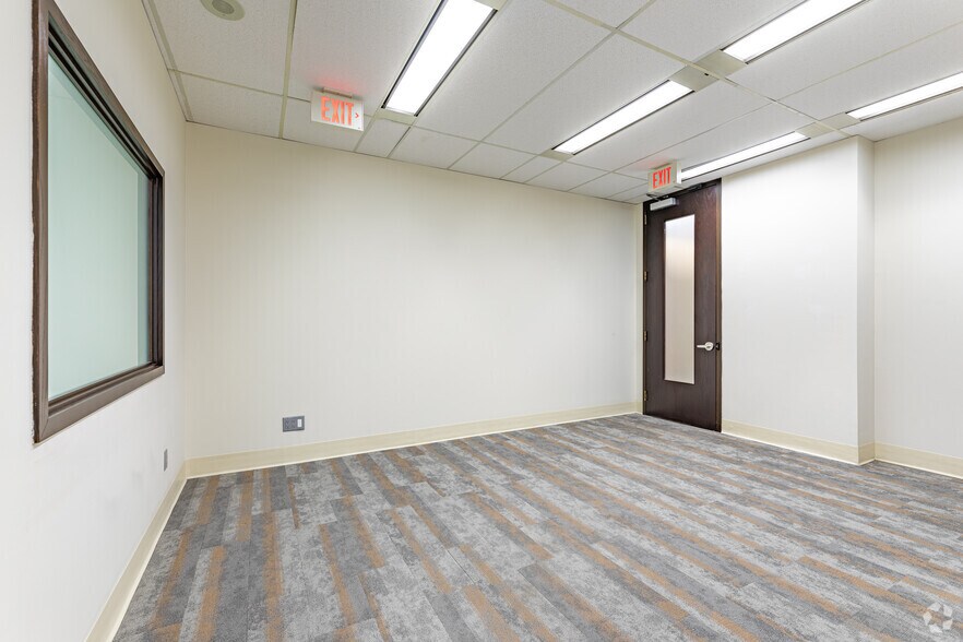 More Photos Of 2 Bloor St W, Toronto Office For Lease