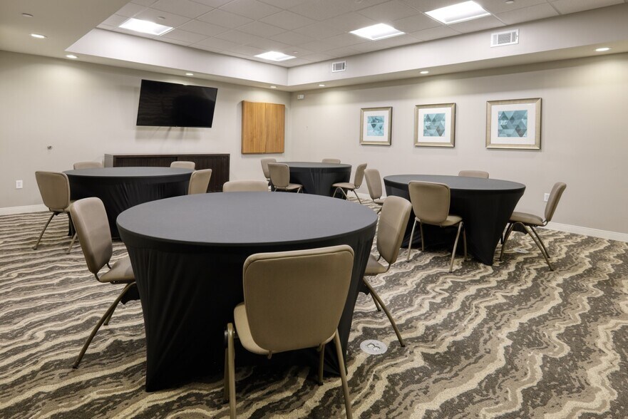 More Photos Of 4819 Canyon Lakes Trace Dr, Humble Hotel For Sale