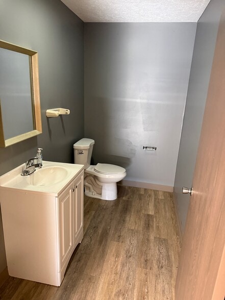 More Photos Of 1787 Highland Rd, Twinsburg Warehouse For Lease