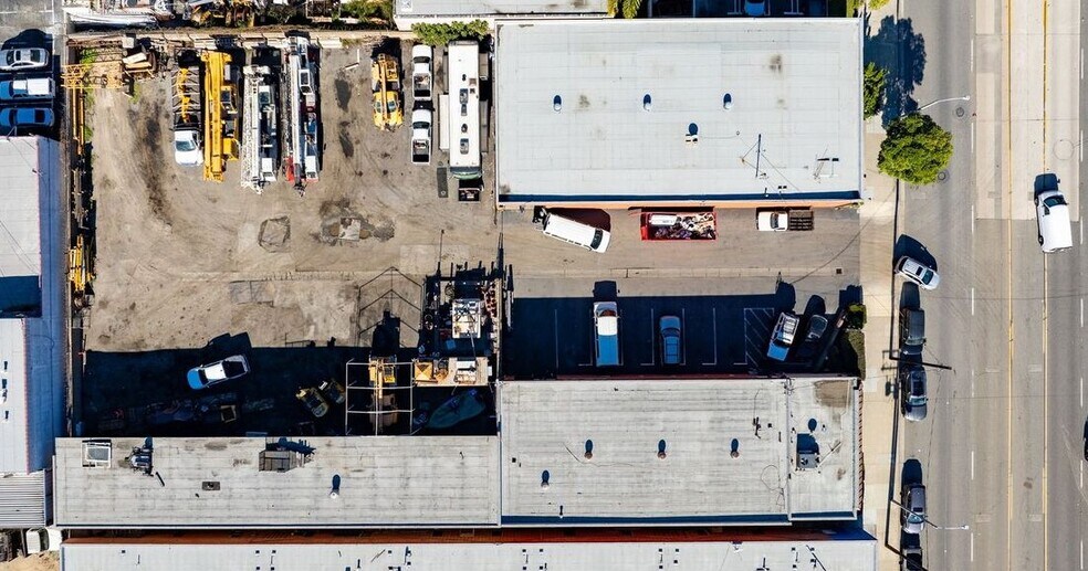 More Photos Of 16531-16539 S Broadway St, Gardena Warehouse For Sale