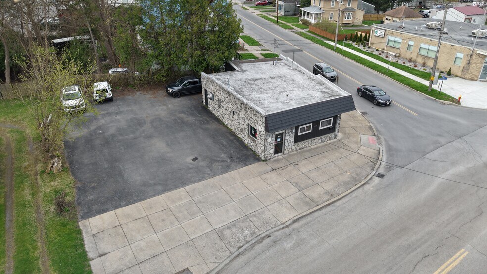 More Photos Of 157 Whitesboro St, Yorkville Storefront For Sale