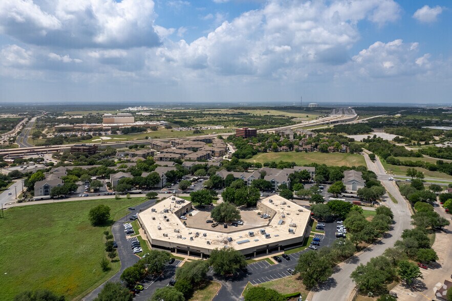 More Photos Of 14050 Summit Dr, Austin Light Distribution For Lease