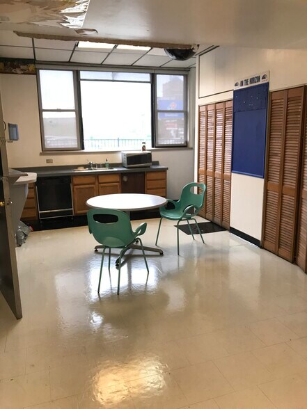 More Photos Of 4616 W Fullerton Ave, Chicago Light Manufacturing For Sale