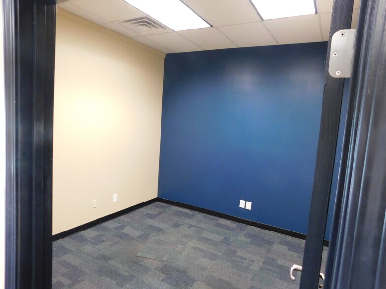 More Photos Of 875 Union St, Shelbyville Storefront Retail Office For Sale