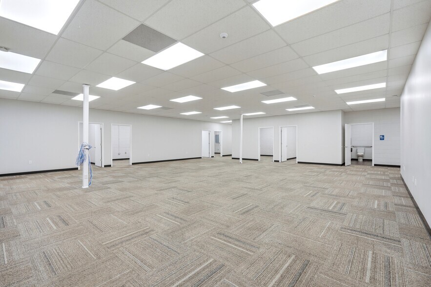 More Photos Of 111 W Hazel St, Albion Light Manufacturing For Sale