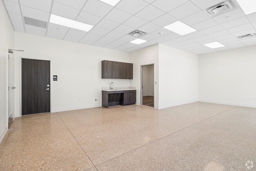 More Photos Of 19150 Marketplace Ave, Kyle Manufacturing For Lease