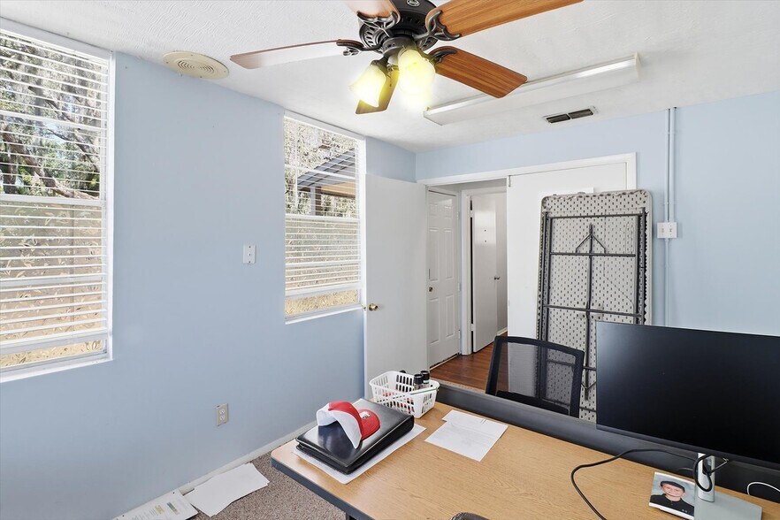 More Photos Of 823 NE 5th St, Crystal River Office For Sale