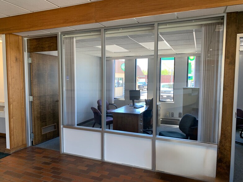 More Photos Of 132 E Main St, Hortonville Bank For Lease