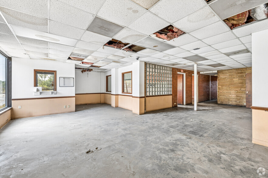 More Photos Of 500 S Chippewa St, Lumberton Warehouse For Sale