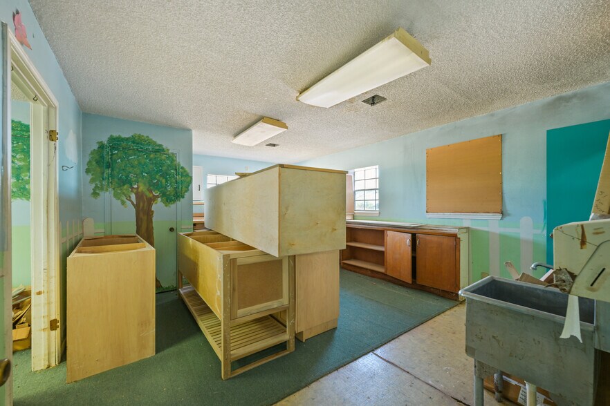 More Photos Of 400 Windy Hill School Rd, Georgetown Flex For Sale